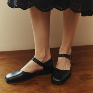 Ginny black leather loafers... photo - 2