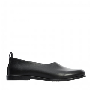 Veronica loafers in black...