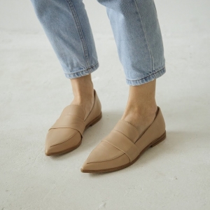 Beige leather Pointy loafers