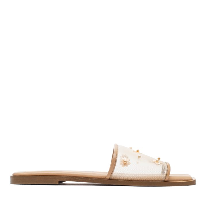 Cammomile flip flops with embroidered flowers