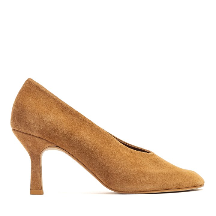 Anatomically shaped Fiona pumps